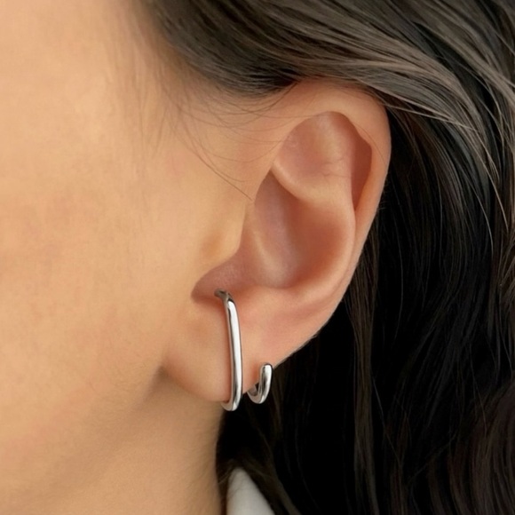 Claw Stud Earrings | Platinum Plated | Luxury Jewelry - Picture 3 of 13